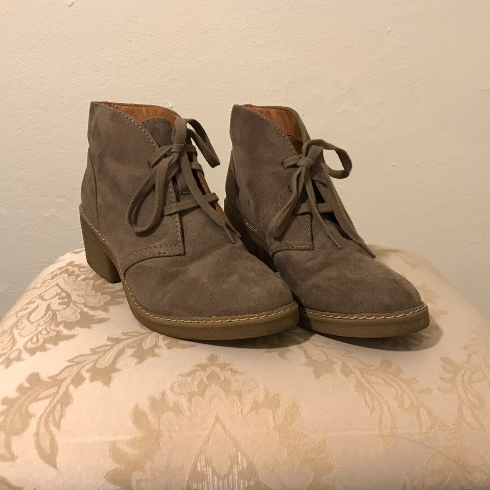 Chunky heeled suede boots